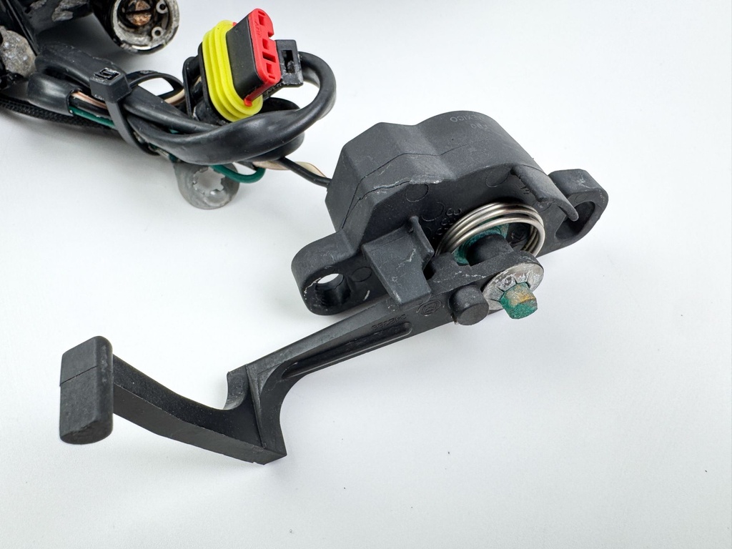 2008 Evinrude 115HP 2 Stroke Etec Outboard Power Trim Tilt Unit 5005114 OEM