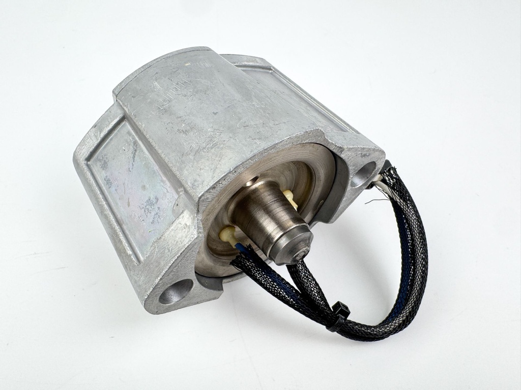 2008 Evinrude 115HP 2 Stroke Etec Outboard Starboard Side Fuel Injector 5007586 OEM