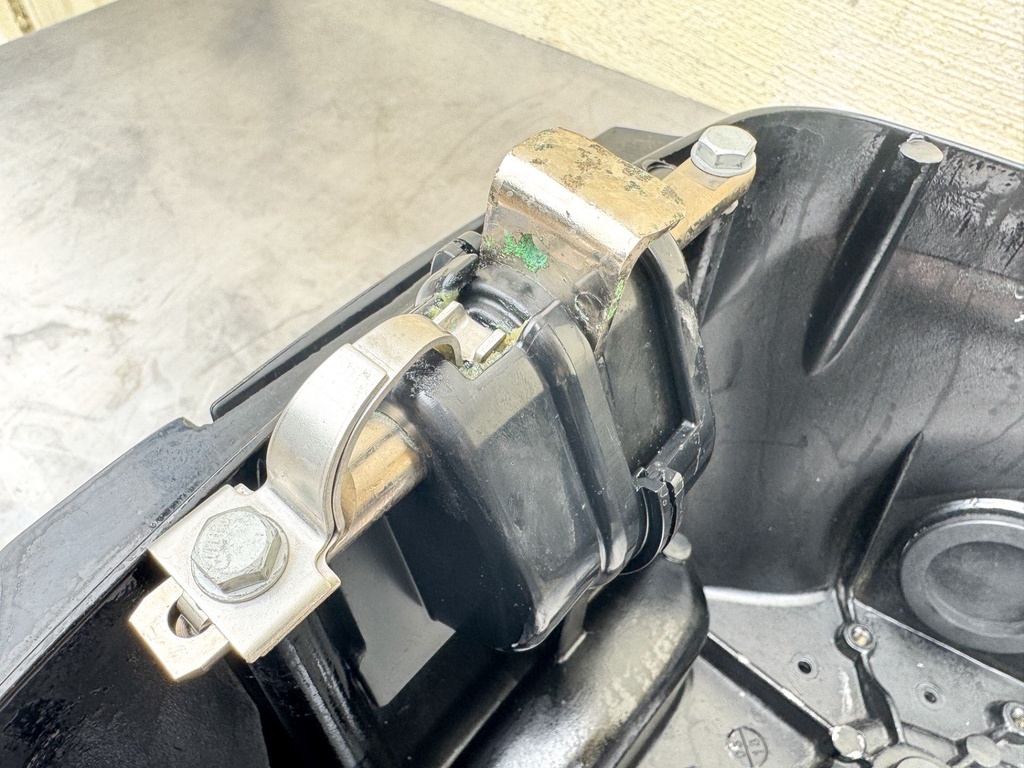 2013 Mercury 25 HP 4 Stroke Outboard Bottom Cowling Pan 896113T OEM