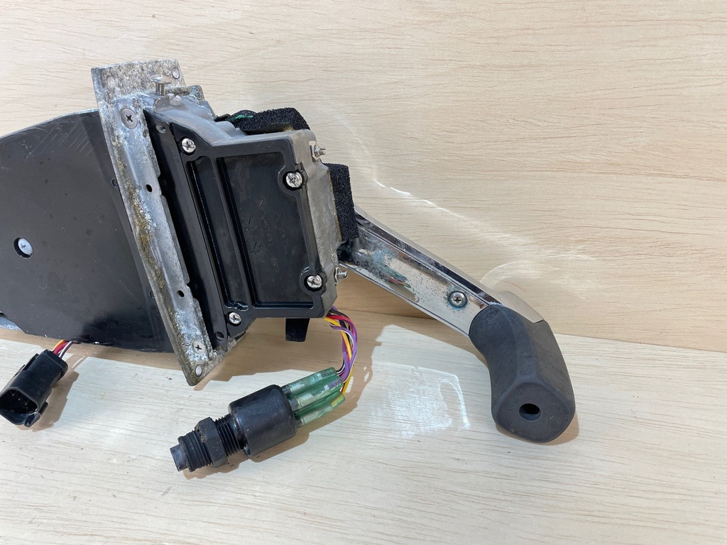 BRP Evinrude Johnson Top Mount Control Box Binnacle - Missing Key & Cover