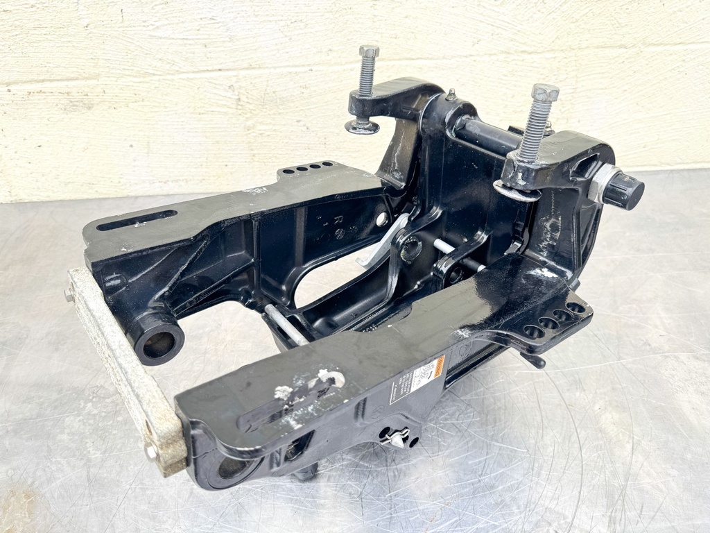 2013 Mercury 25 HP 4 Stroke Outboard Swivel Bracket 813029T24 Power Trim