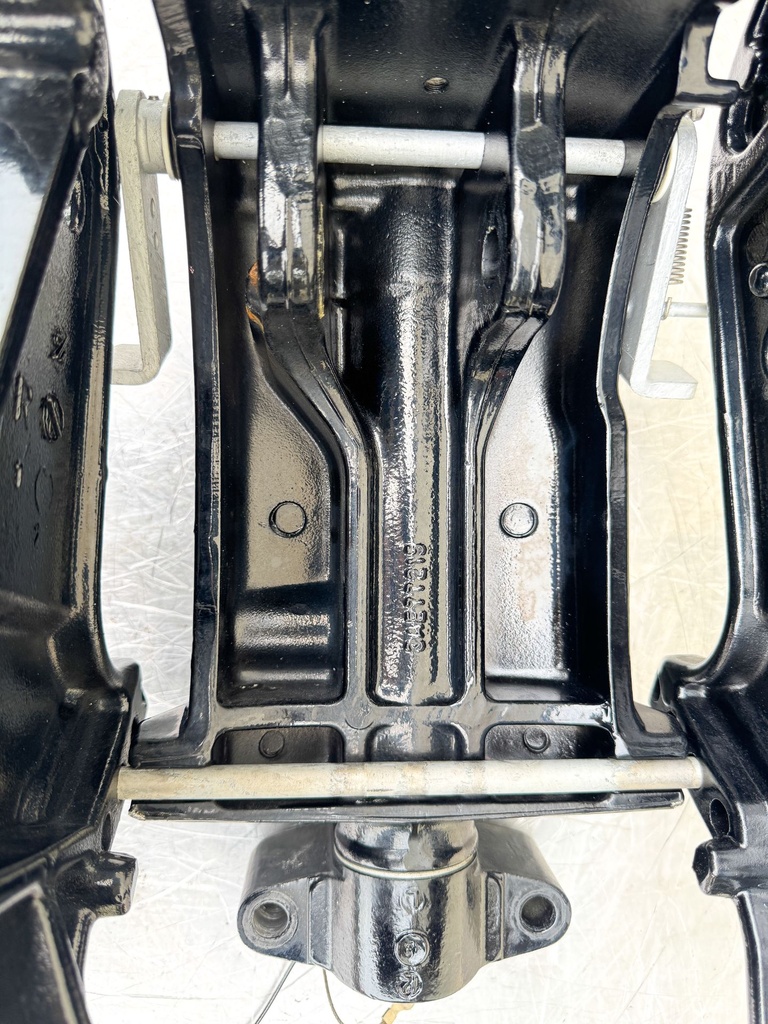 2013 Mercury 25 HP 4 Stroke Outboard Swivel Bracket 813029T24 Power Trim