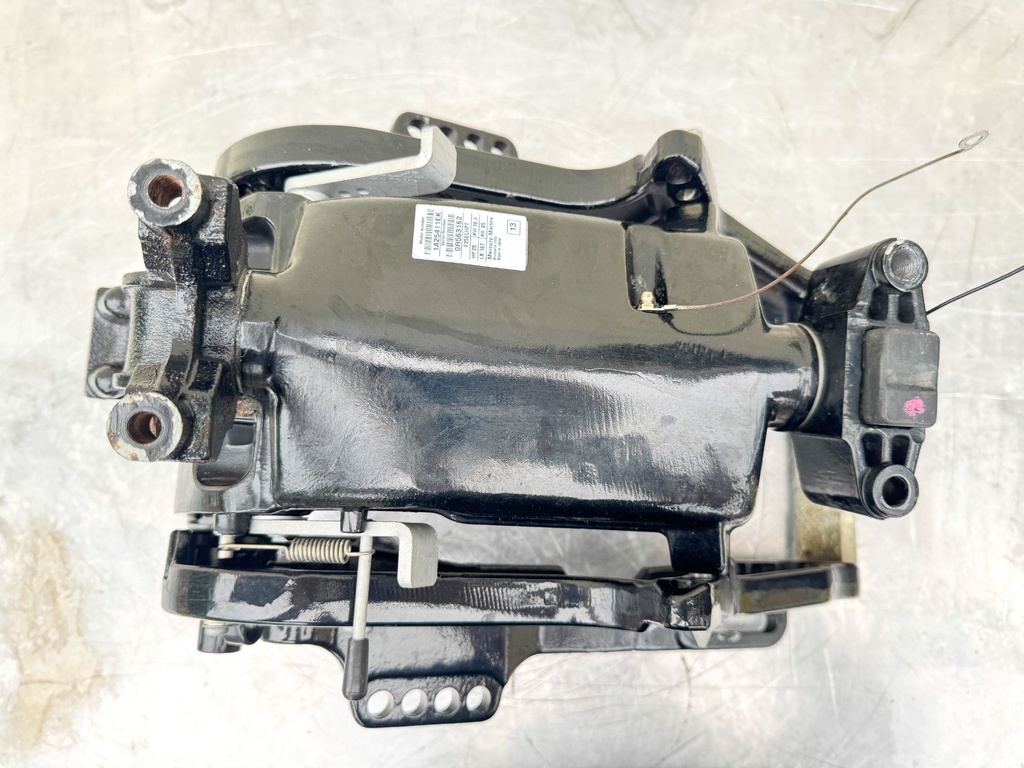 2013 Mercury 25 HP 4 Stroke Outboard Swivel Bracket 813029T24 Power Trim