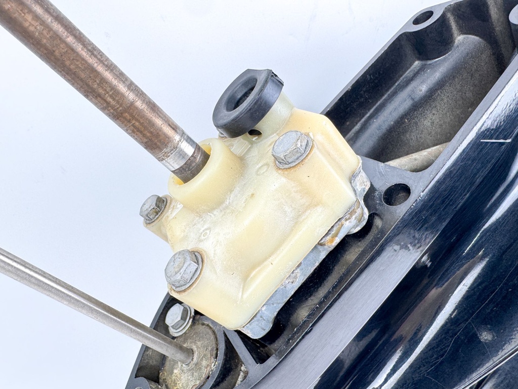 2007 Mercury 25 HP 4 Stroke Outboard 20" Long Lower Unit Gear Case 825132T23