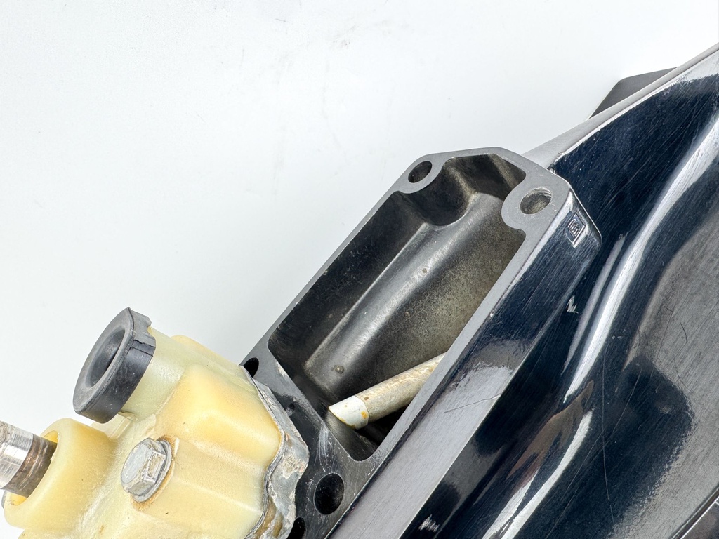 2007 Mercury 25 HP 4 Stroke Outboard 20" Long Lower Unit Gear Case 825132T23