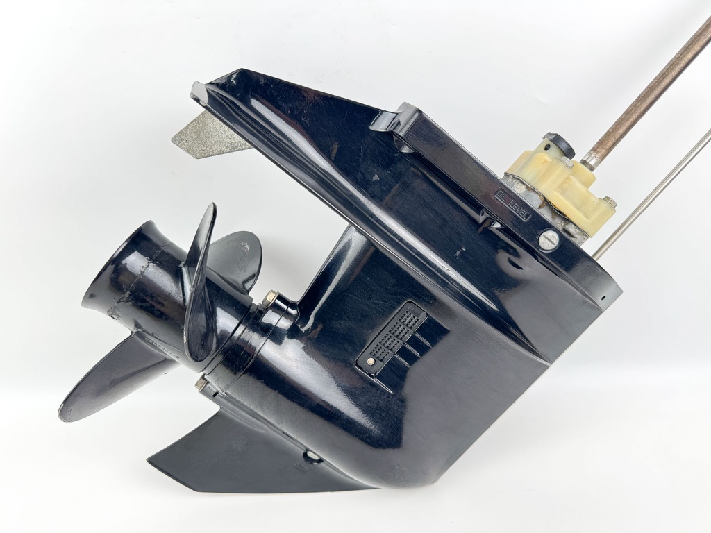 2007 Mercury 25 HP 4 Stroke Outboard 20" Long Lower Unit Gear Case 825132T23