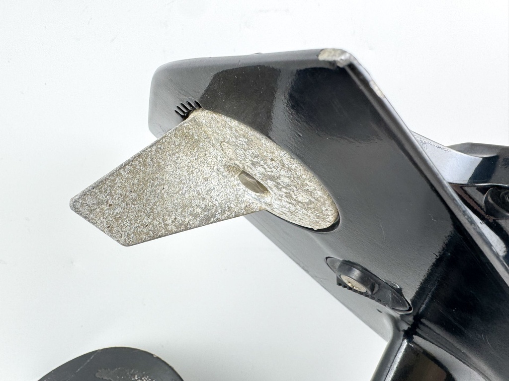 2007 Mercury 25 HP 4 Stroke Outboard 20" Long Lower Unit Gear Case 825132T23