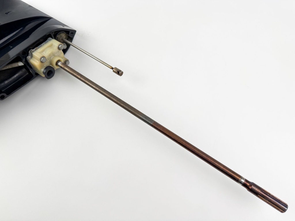 2007 Mercury 25 HP 4 Stroke Outboard 20" Long Lower Unit Gear Case 825132T23