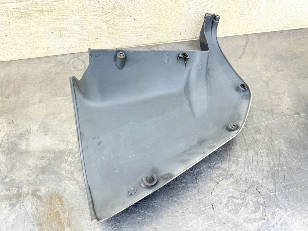 2002 Yamaha 225 HP 4 Stroke Outboard Lower Apron Cover Set 69J-42771-00-8D OEM