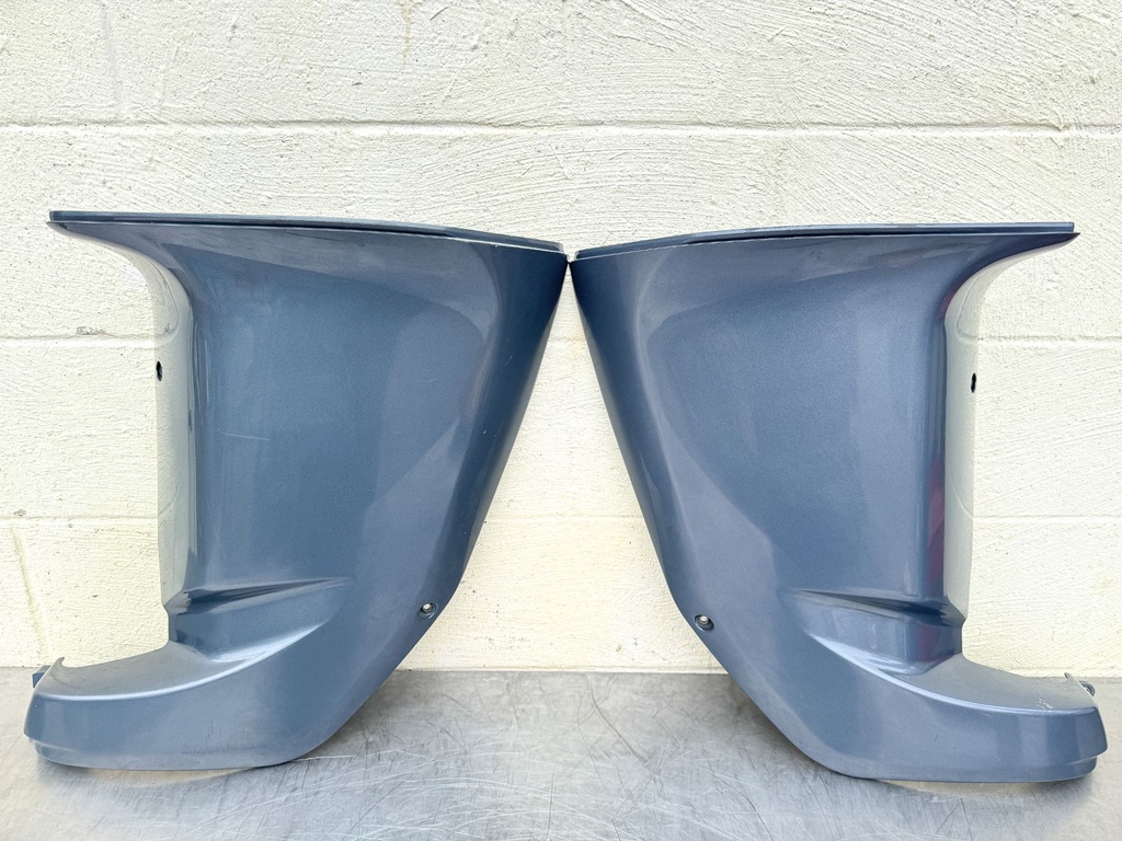 2002 Yamaha 225 HP 4 Stroke Outboard Lower Apron Cover Set 69J-42771-00-8D OEM