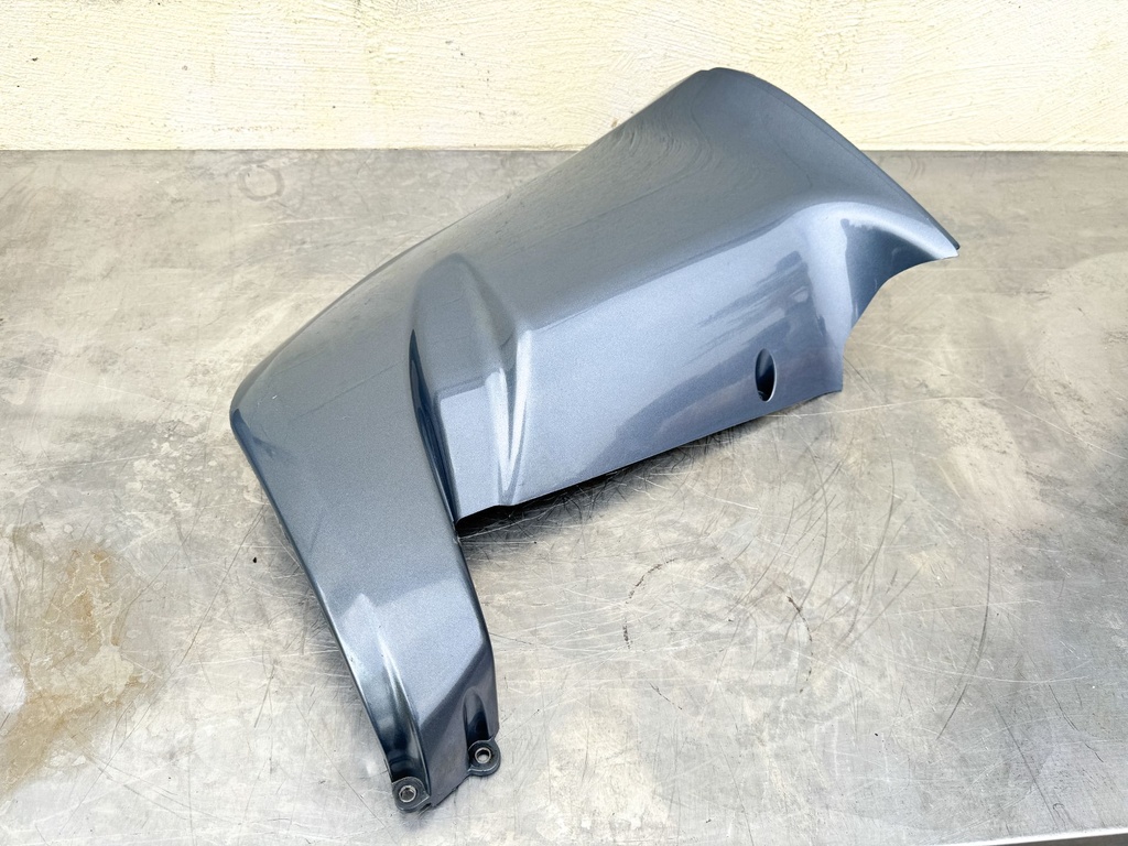 2002 Yamaha 225 HP 4 Stroke Outboard Lower Apron Cover Set 69J-42771-00-8D OEM