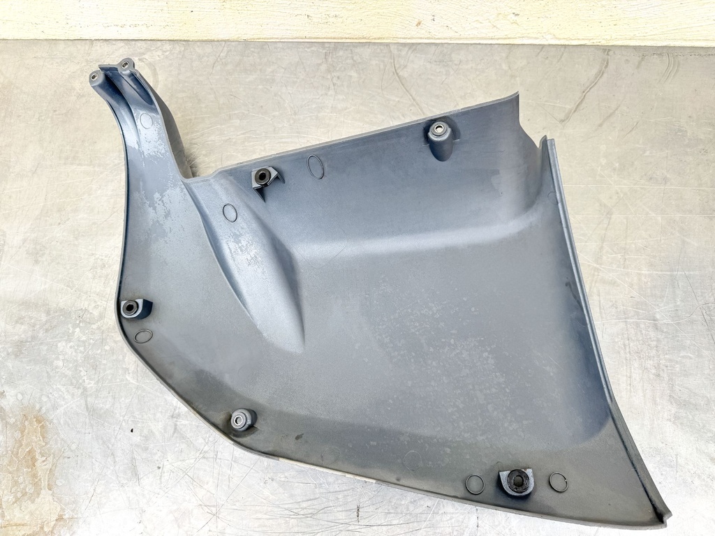 2002 Yamaha 225 HP 4 Stroke Outboard Lower Apron Cover Set 69J-42771-00-8D OEM