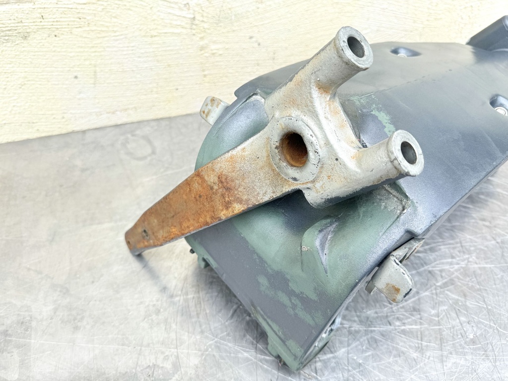 2002 Yamaha 225 HP 4 Stroke Outboard Swivel Bracket 61A-43311-21-8D OEM