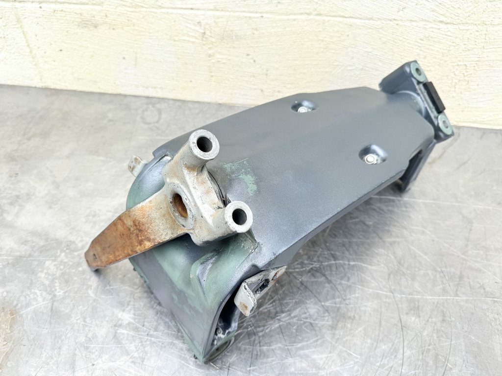 2002 Yamaha 225 HP 4 Stroke Outboard Swivel Bracket 61A-43311-21-8D OEM