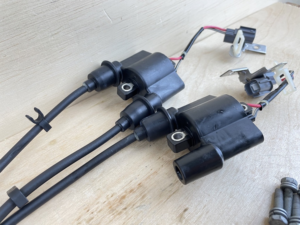 2009 Yamaha 150HP Outboard Engine Ignition Coil Assembly Pair 63P-82310-01-00