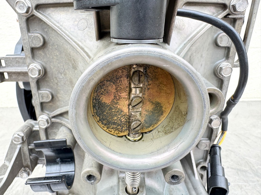 2008 Evinrude 115HP 2 Stroke Etec Outboard Powerhead 5007435 OEM