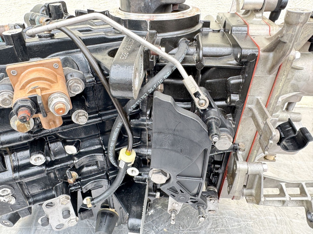 2008 Evinrude 115HP 2 Stroke Etec Outboard Powerhead 5007435 OEM