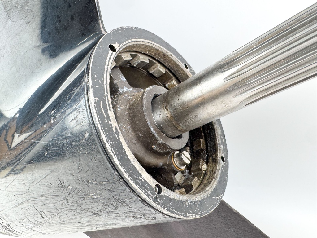 Mercury 250 - 300 HP V8 30" XXL Lower Unit Gear Case 8M0142312