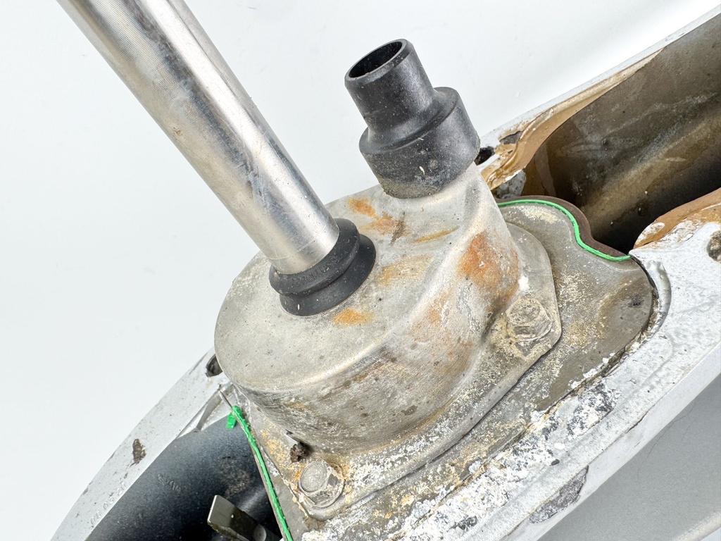 Mercury 175 200 225 HP V6 25" XL Lower Unit Gear Case 8M0142298 Counter LH