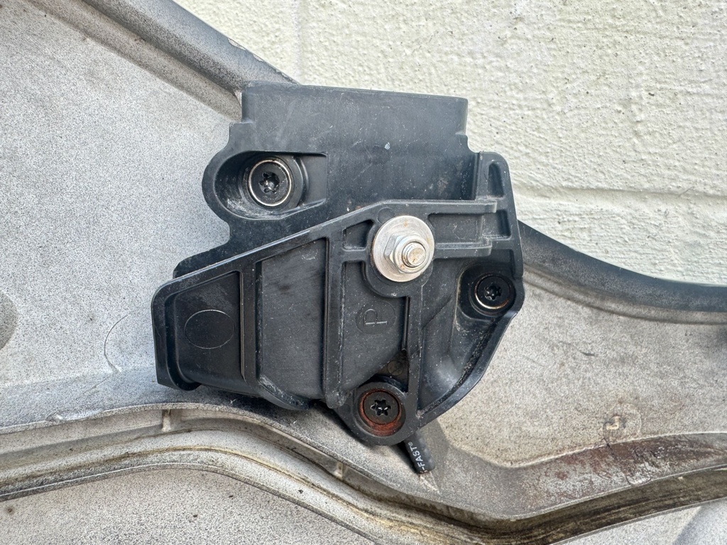 2020 Mercury 250 HP 4 Stroke Outboard Lower Apron Cowling Port 8M0142217 OEM