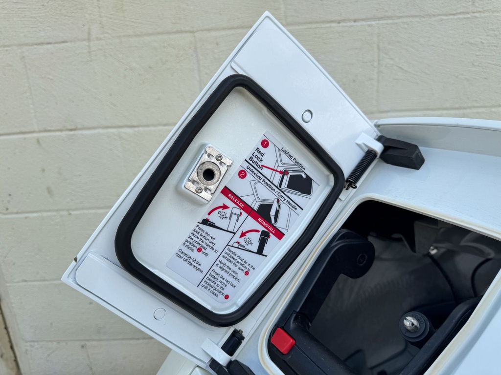 2020 Mercury 225HP V6 4 Stroke Outboard Top Cowling 8M0142180 OEM