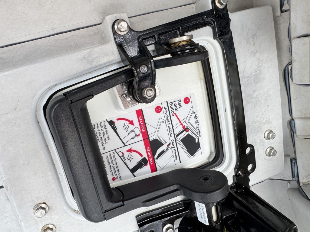 2020 Mercury 225HP V6 4 Stroke Outboard Top Cowling 8M0142180 OEM