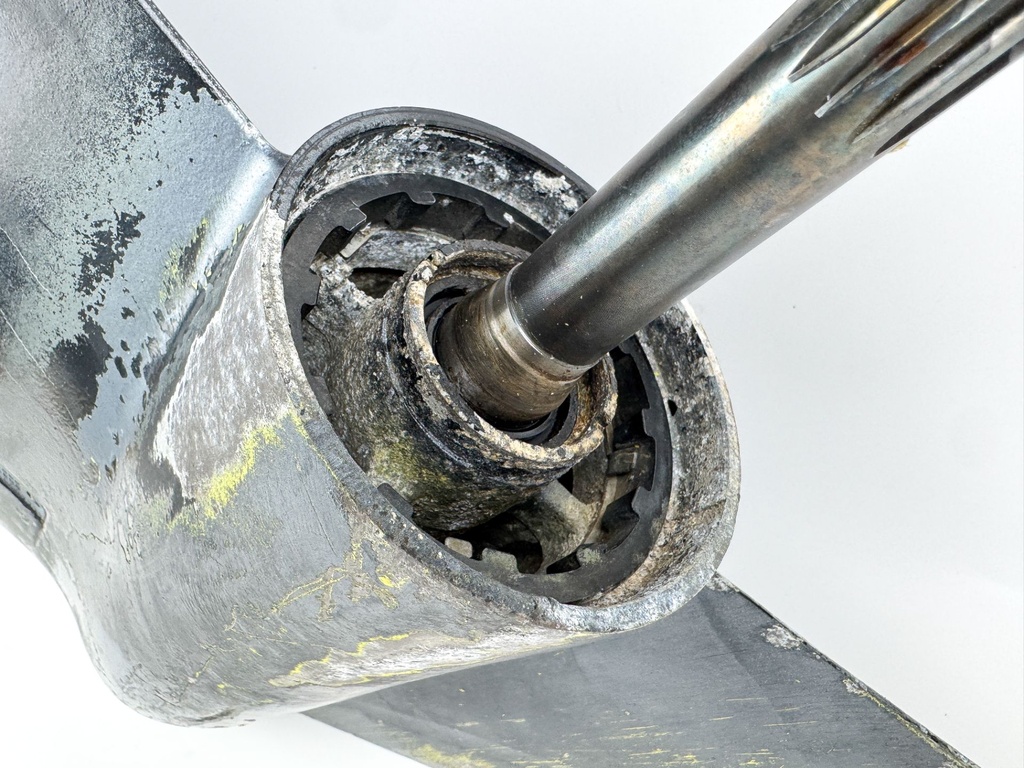 1998 - 2009 Suzuki DF 60 70 HP 20" Long Lower Unit Gear Case OEM