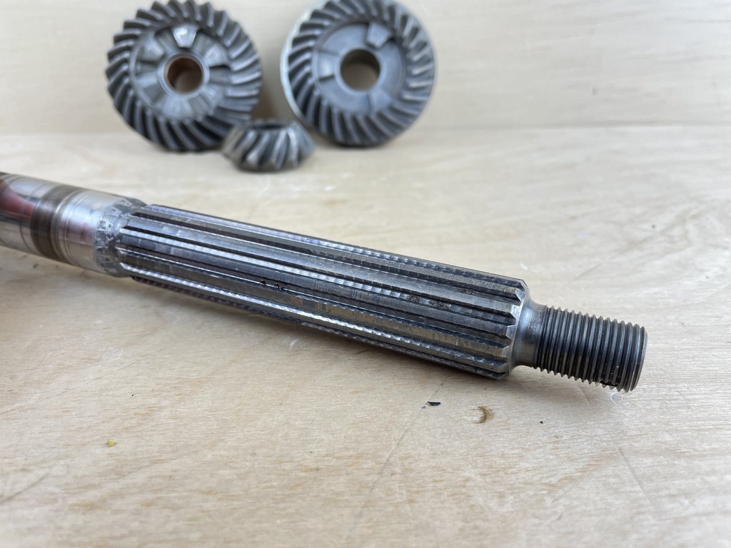 Yamaha 90HP 2 Stroke Outboard Lower Unit Gear Set & Prop Shaft
