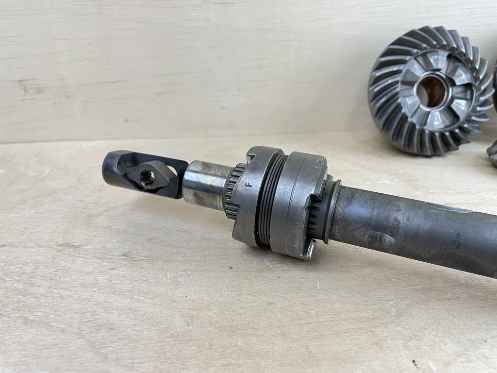 Yamaha 90HP 2 Stroke Outboard Lower Unit Gear Set & Prop Shaft