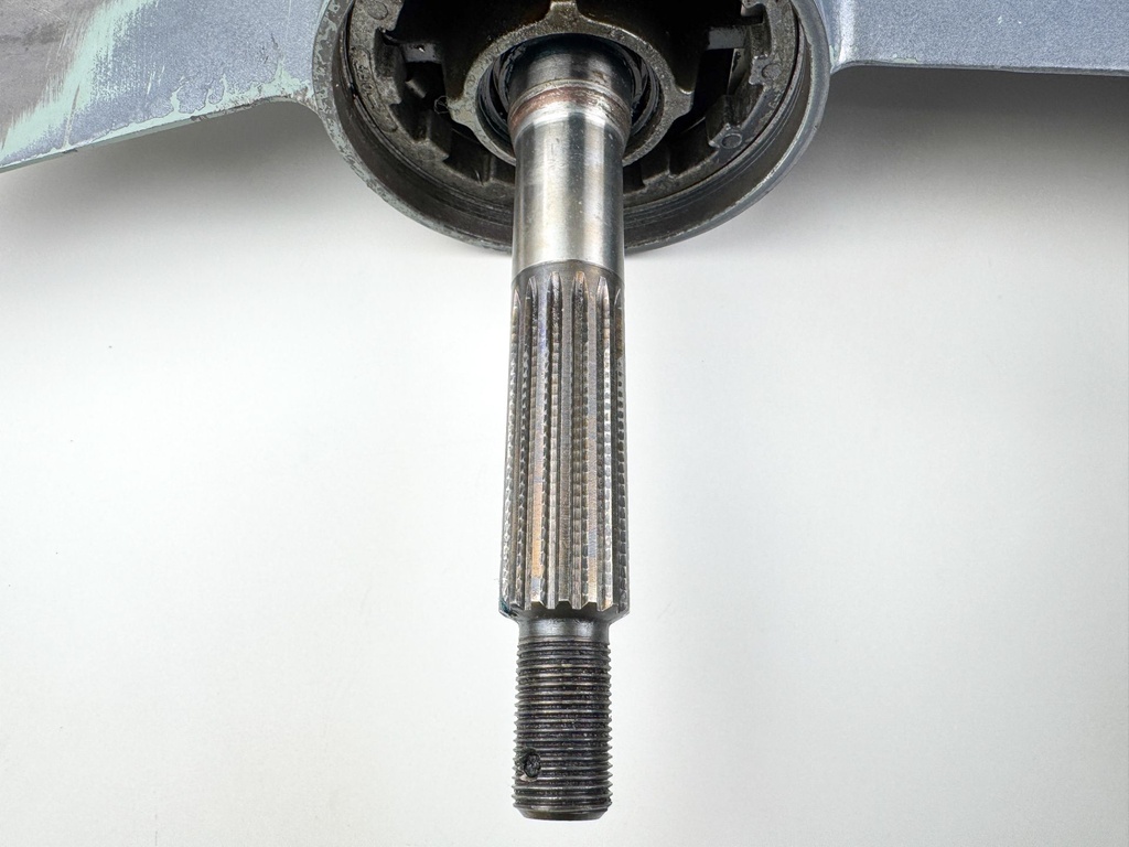 2004 + Yamaha 150HP 4 Stroke Outboard 25" XL Shaft Lower Unit Gear Case LH Counter