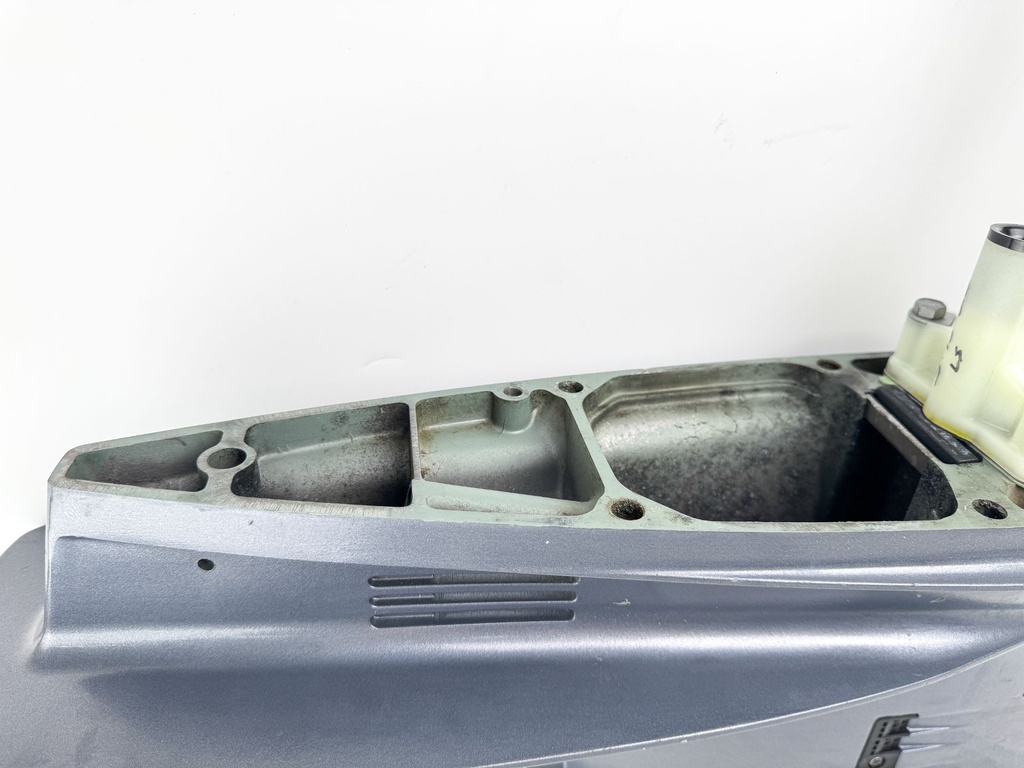 2004 + Yamaha 150HP 4 Stroke Outboard 25" XL Shaft Lower Unit Gear Case LH Counter