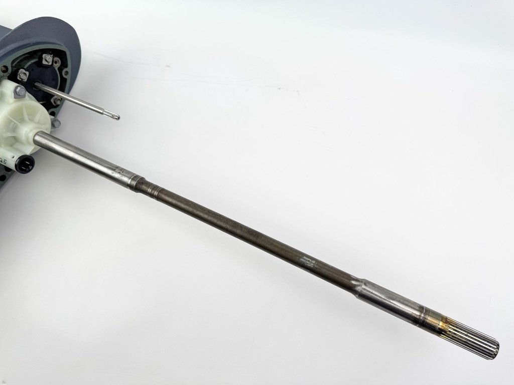 2004 + Yamaha 150HP 4 Stroke Outboard 25" XL Shaft Lower Unit Gear Case LH Counter