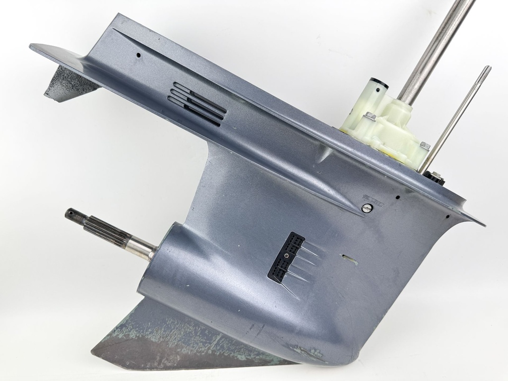 2004 + Yamaha 150HP 4 Stroke Outboard 25" XL Shaft Lower Unit Gear Case LH Counter