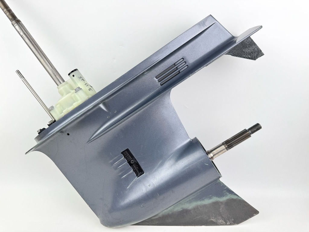 2004 + Yamaha 150HP 4 Stroke Outboard 25" XL Shaft Lower Unit Gear Case LH Counter