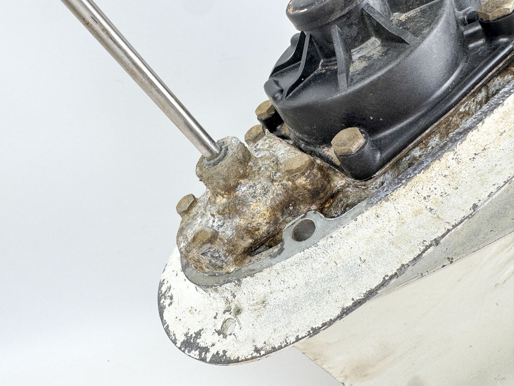 Johnson Evinrude 60 65 70 HP Outboard 2 Stroke 20" Lower Unit Gear Case