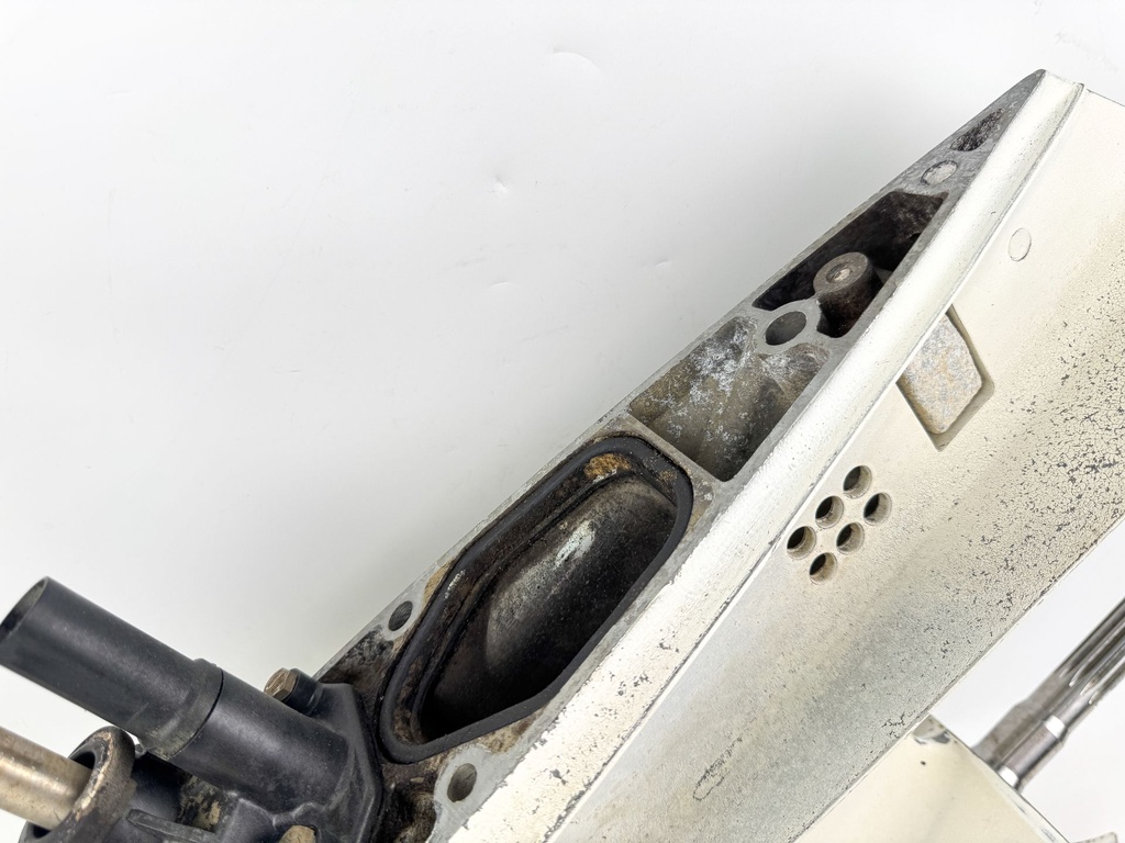 Johnson Evinrude 60 65 70 HP Outboard 2 Stroke 20" Lower Unit Gear Case