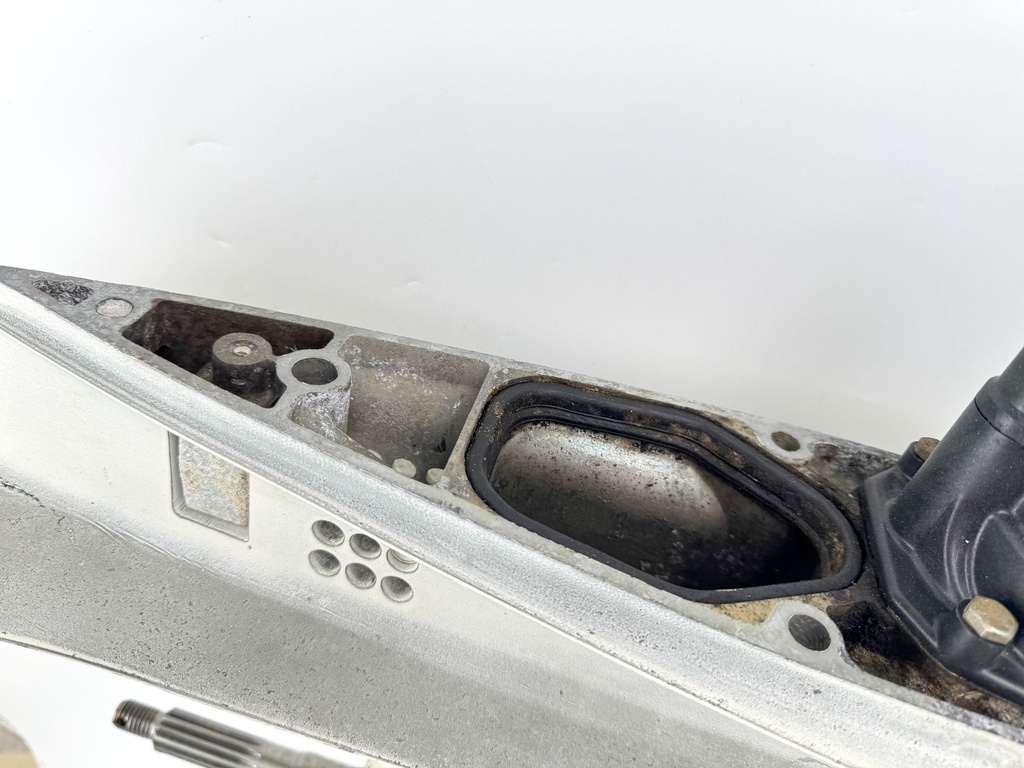 Johnson Evinrude 60 65 70 HP Outboard 2 Stroke 20" Lower Unit Gear Case