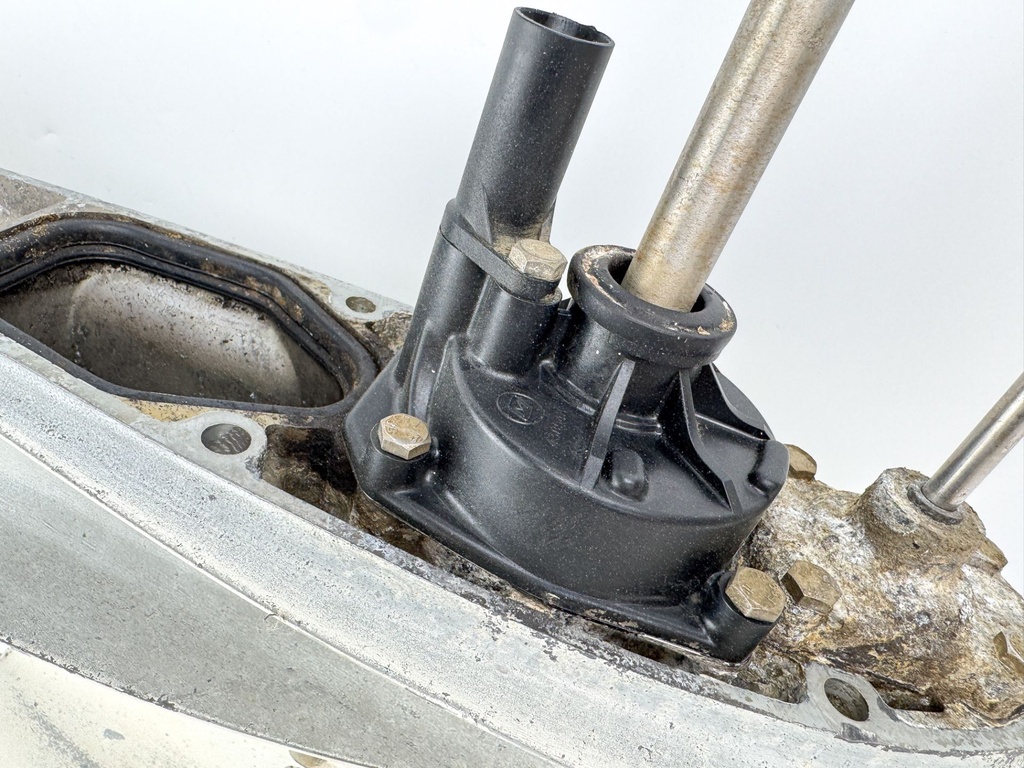 Johnson Evinrude 60 65 70 HP Outboard 2 Stroke 20" Lower Unit Gear Case