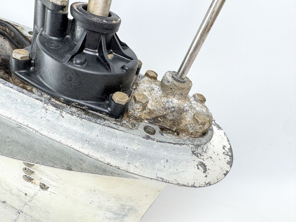 Johnson Evinrude 60 65 70 HP Outboard 2 Stroke 20" Lower Unit Gear Case