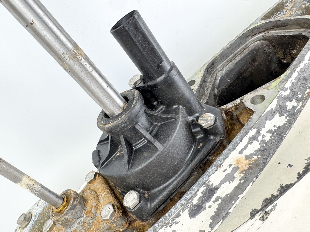 Johnson Evinrude 60 65 70 HP Outboard 2 Stroke 20" Lower Unit Gear Case