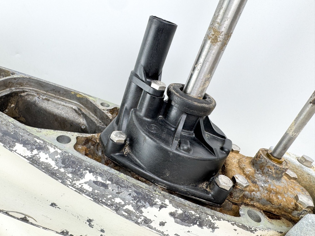 Johnson Evinrude 60 65 70 HP Outboard 2 Stroke 20" Lower Unit Gear Case