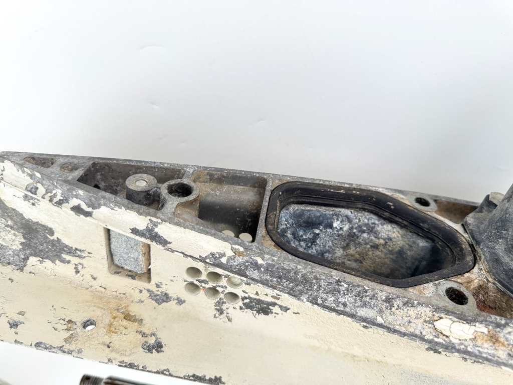 50 60 70 2 Stroke 20" Lower Unit Gear Case 3 Cylinder Johnson Evinrude