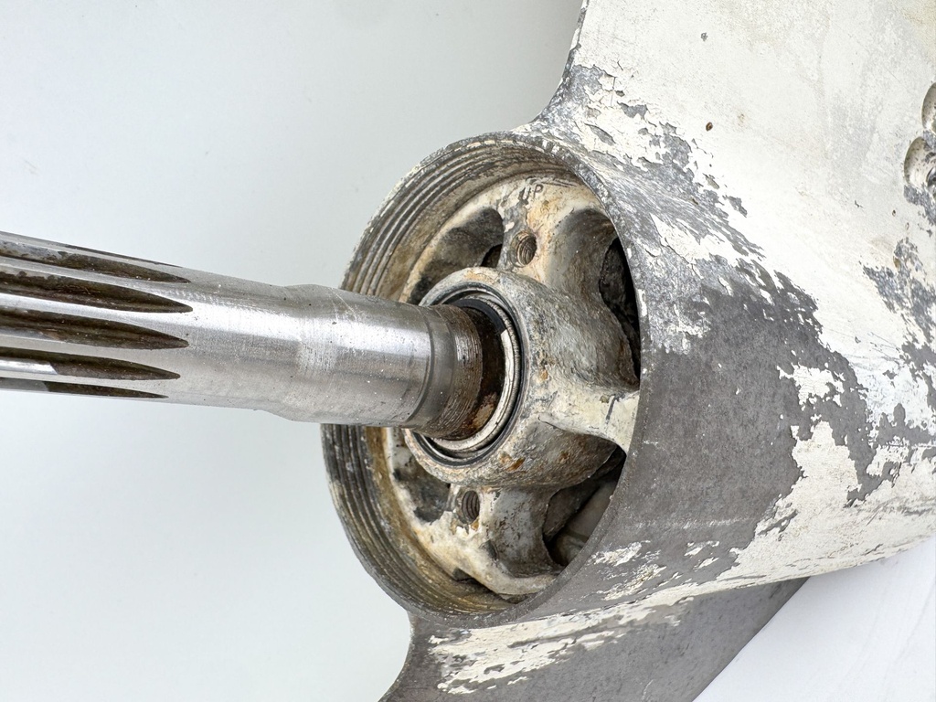 50 60 70 2 Stroke 20" Lower Unit Gear Case 3 Cylinder Johnson Evinrude