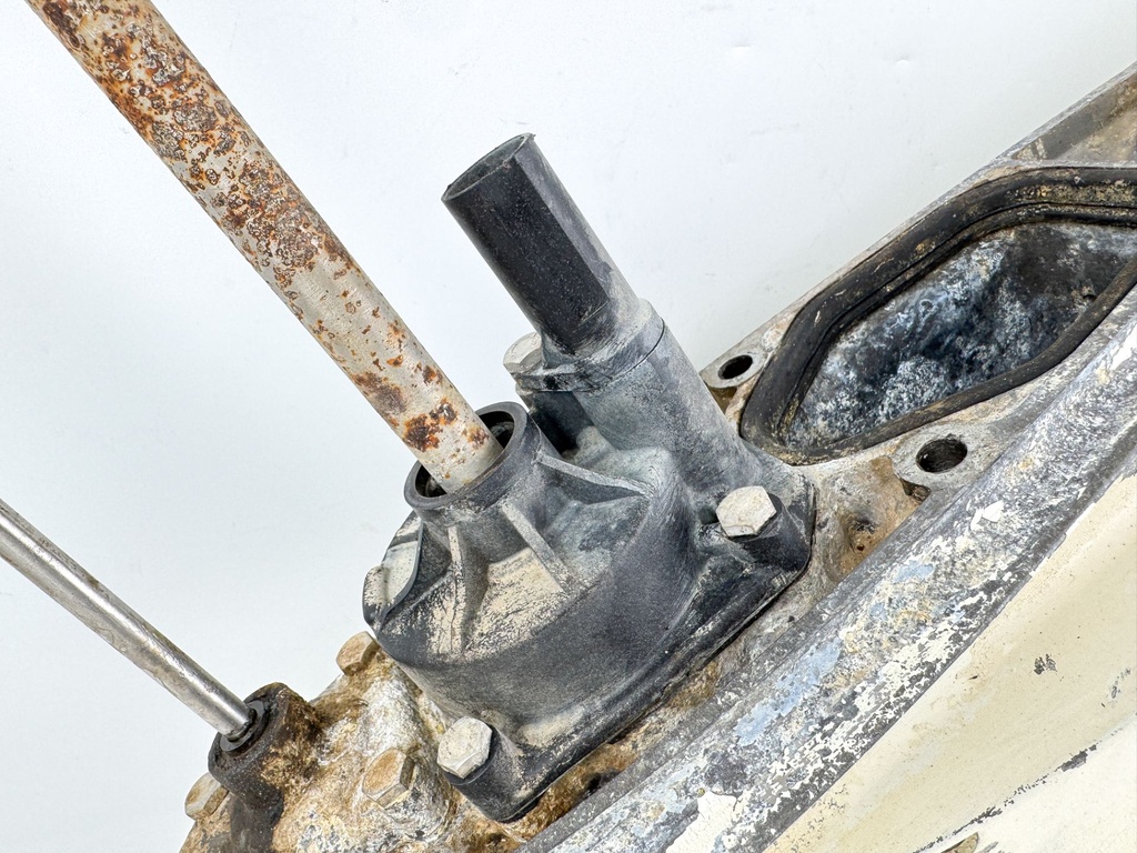 50 60 70 2 Stroke 20" Lower Unit Gear Case 3 Cylinder Johnson Evinrude