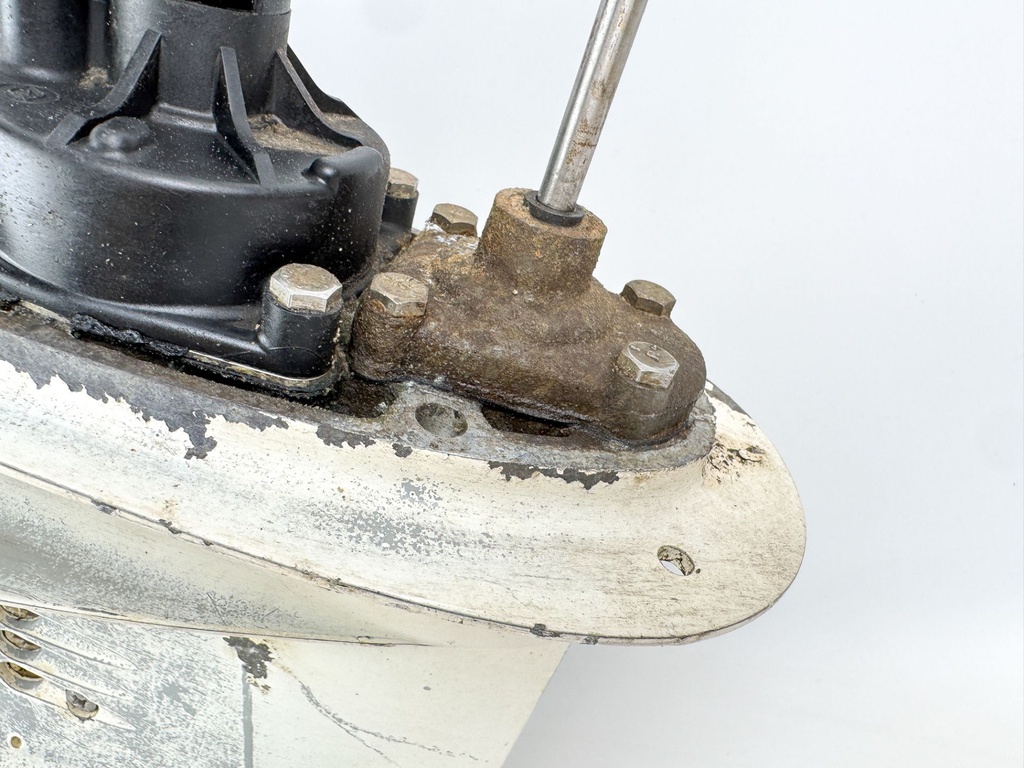 Johnson Evinrude 50 60 70 2 Stroke 20" Lower Unit Gear Case 3 Cylinder