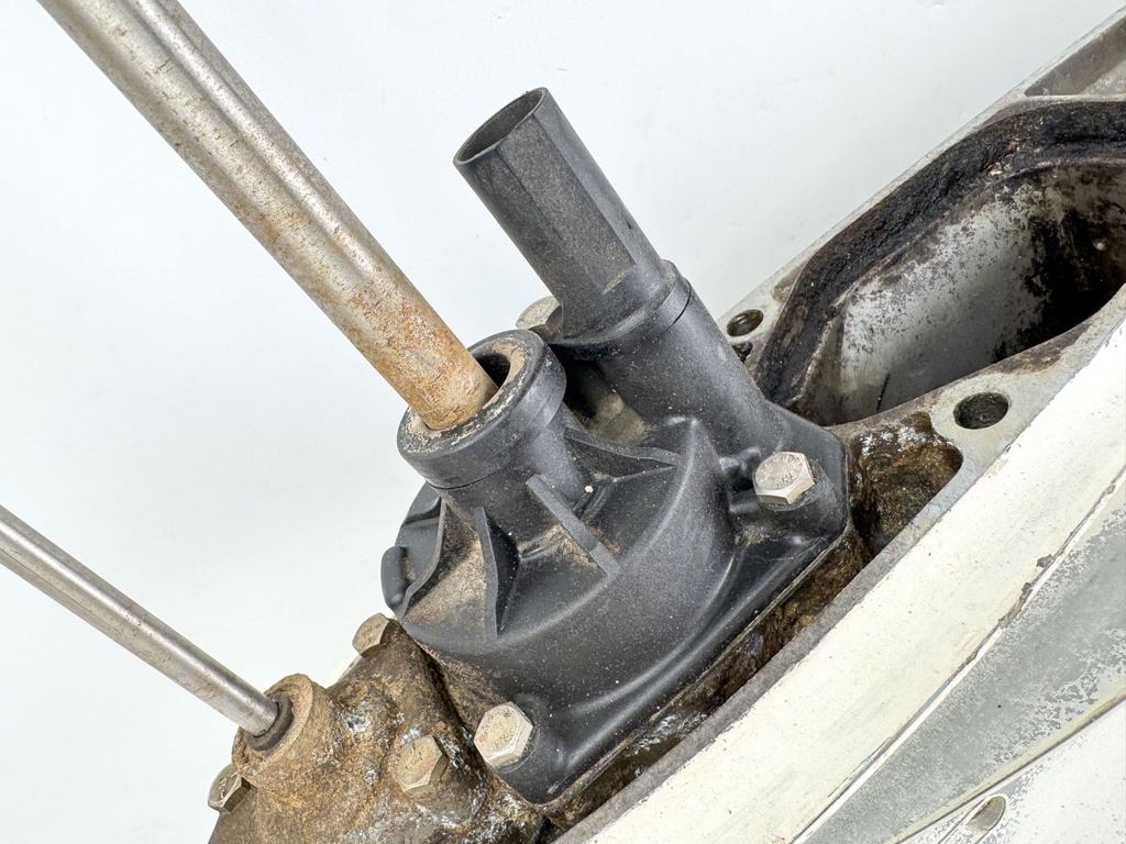 Johnson Evinrude 50 60 70 2 Stroke 20" Lower Unit Gear Case 3 Cylinder