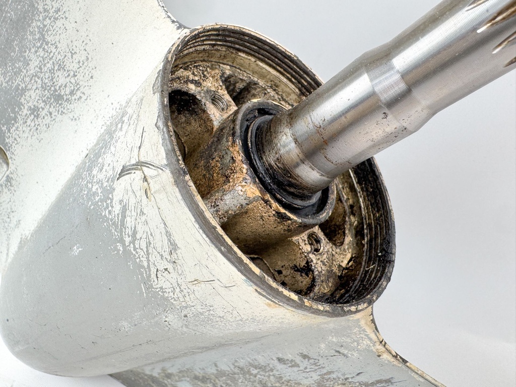 Johnson Evinrude 50 60 70 2 Stroke 20" Lower Unit Gear Case 3 Cylinder