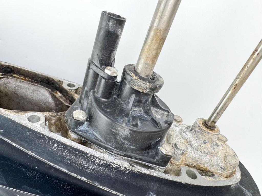 60 65 70 HP Outboard 2 Stroke 20" Lower Unit Gear Case Johnson Evinrude