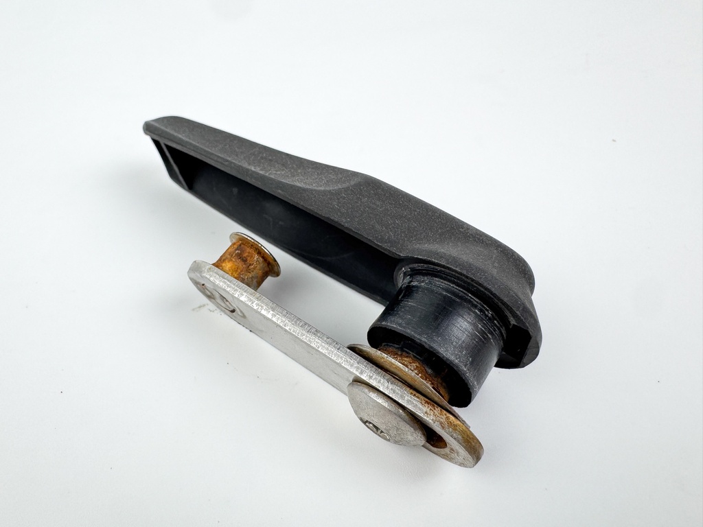 Evinrude Etec 40 50 60 75 90 2 Stroke Cowling Latch Handle 5005291