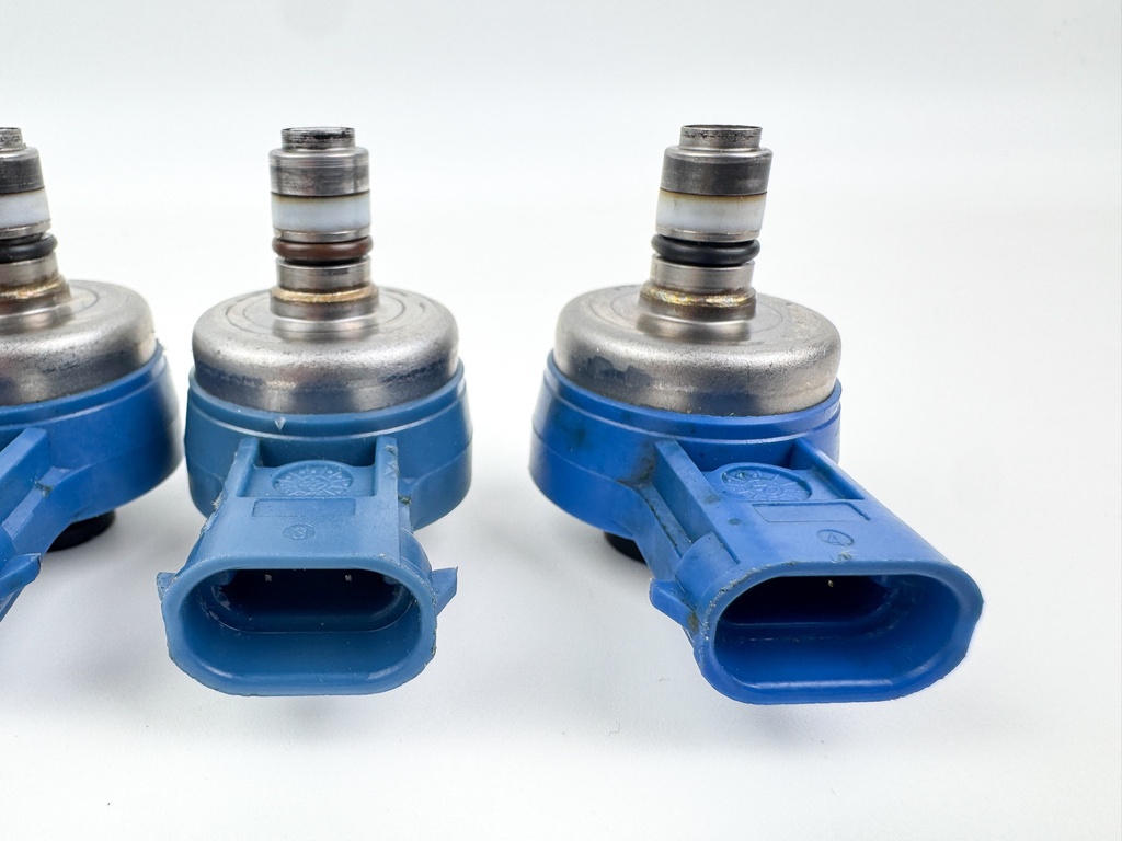 2003 Mercury 225 HP 2 Stroke Outboard Air Injector 883078A4 - Recently Cleaned